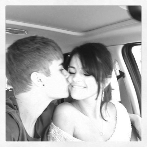 Selena Gomez sẽ độc thân nhưng vẫn dành tình yêu say đắm cho Justin